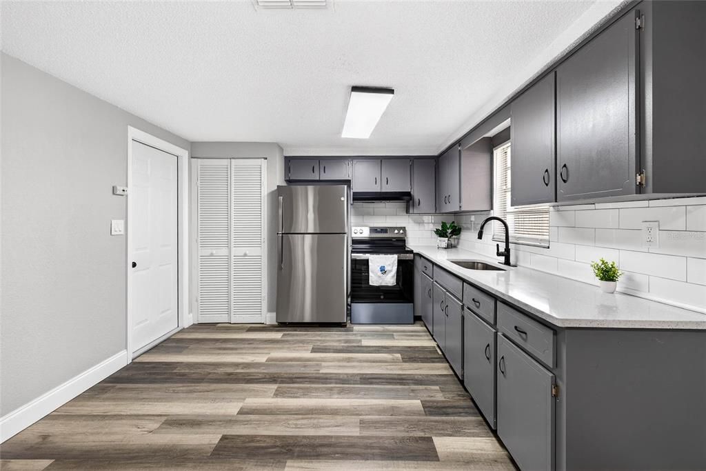 For Sale: $239,900 (2 beds, 2 baths, 980 Square Feet)