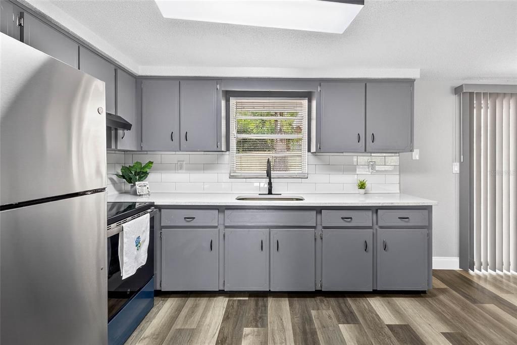 For Sale: $239,900 (2 beds, 2 baths, 980 Square Feet)