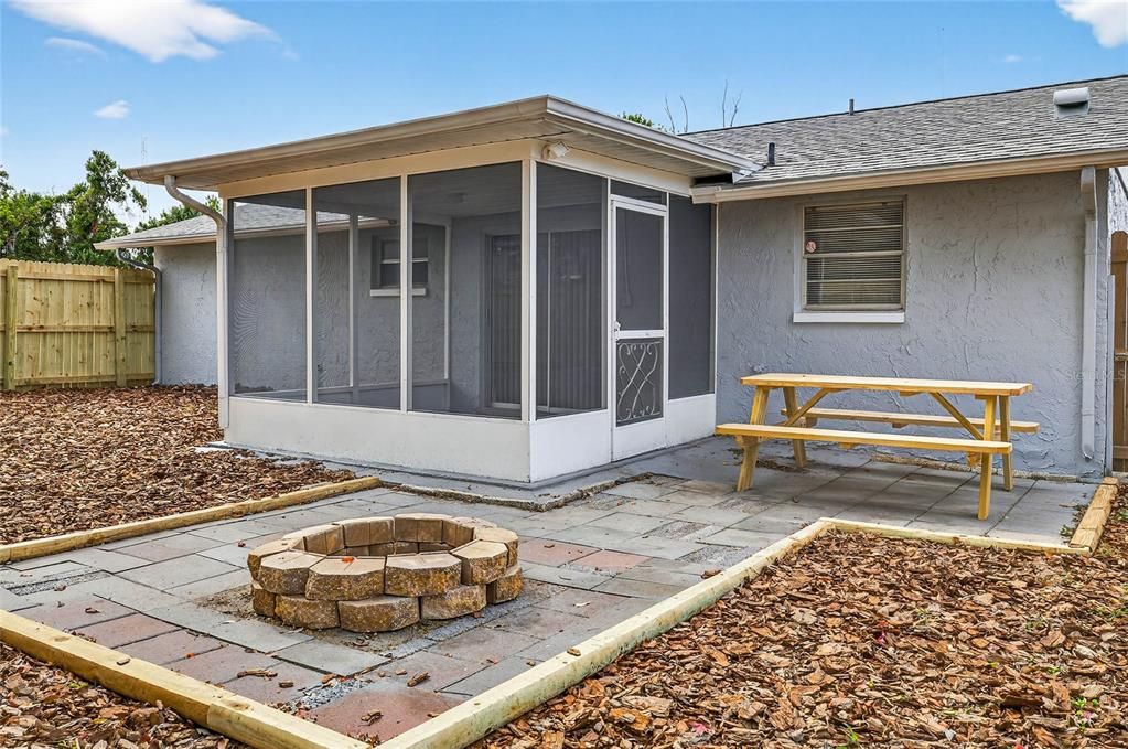 For Sale: $239,900 (2 beds, 2 baths, 980 Square Feet)