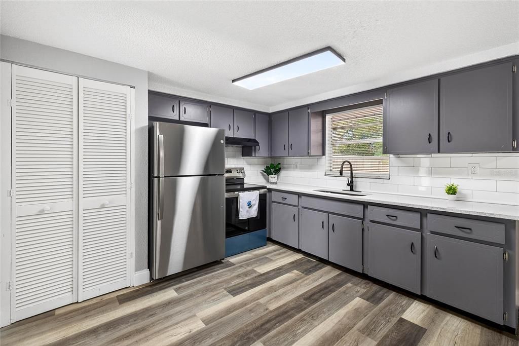 For Sale: $239,900 (2 beds, 2 baths, 980 Square Feet)