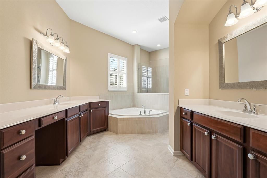 待售: $775,000 (4 贝兹, 4 浴室, 3580 平方英尺)