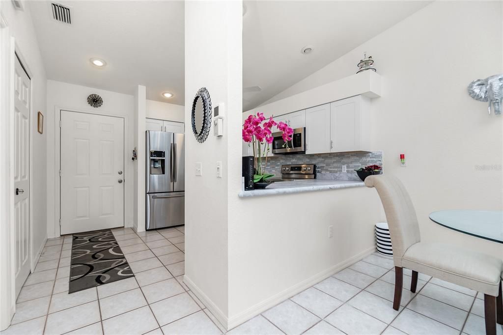 На продажу: $169,900 (2 спален, 2 ванн, 950 Квадратных фут)