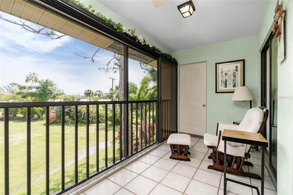 На продажу: $169,900 (2 спален, 2 ванн, 950 Квадратных фут)