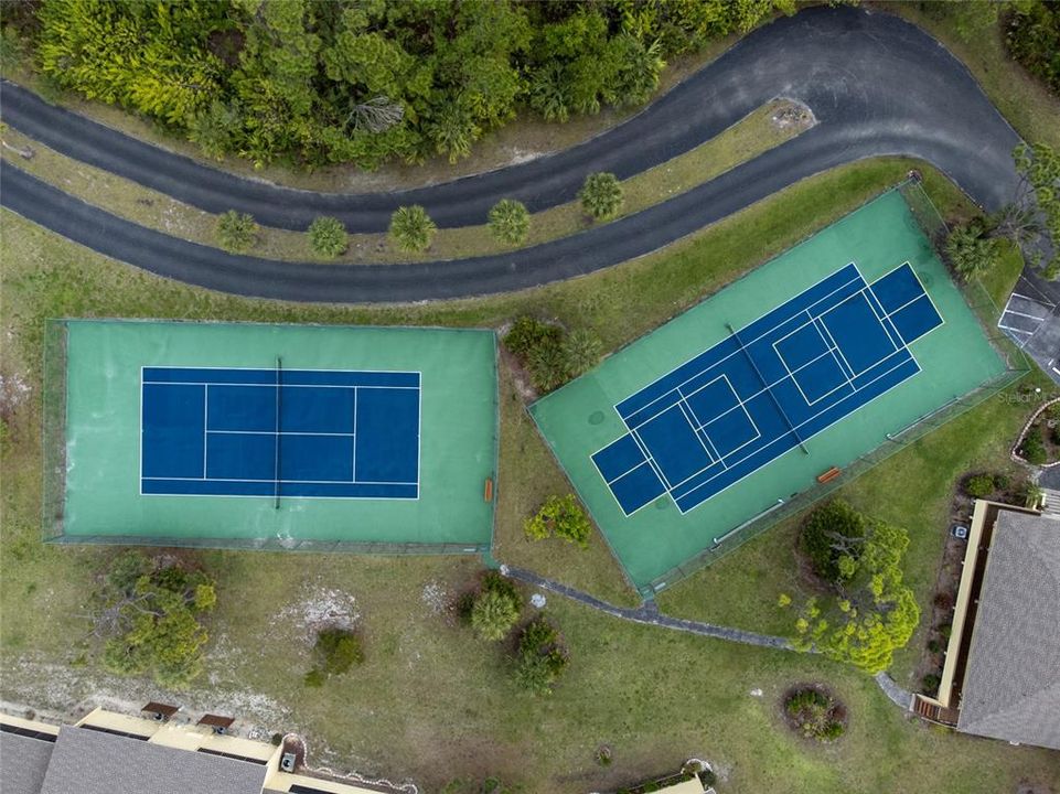 На продажу: $169,900 (2 спален, 2 ванн, 950 Квадратных фут)