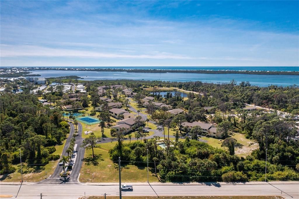 На продажу: $169,900 (2 спален, 2 ванн, 950 Квадратных фут)