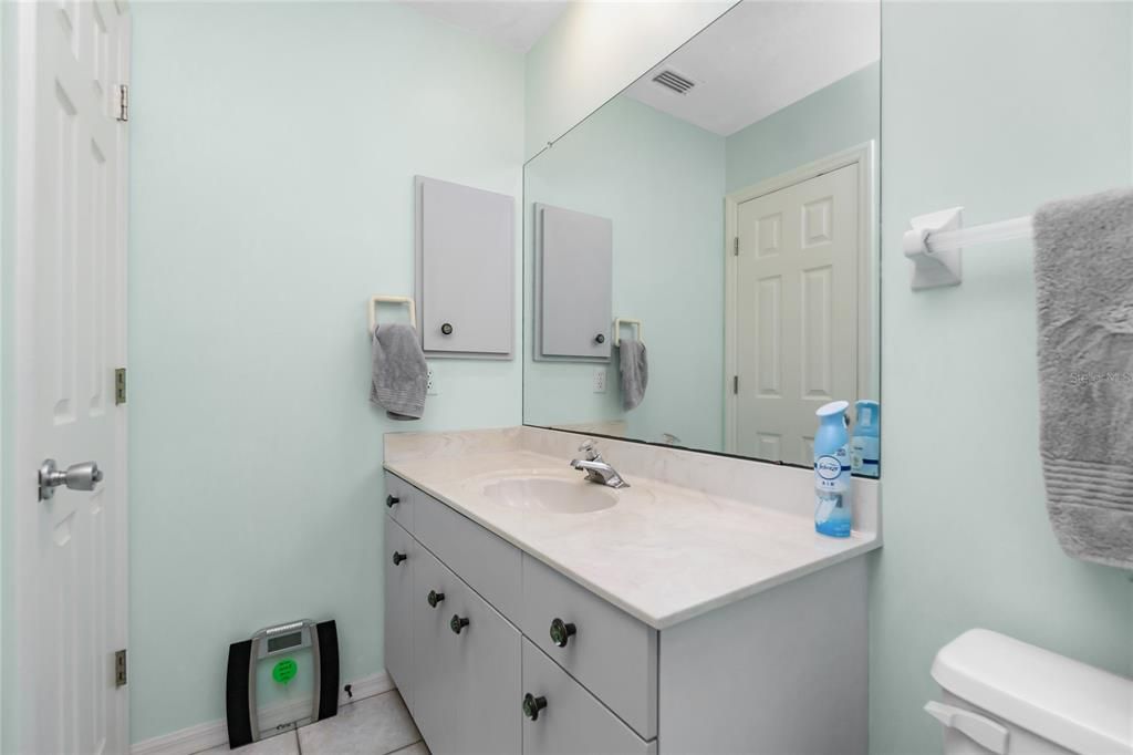 На продажу: $169,900 (2 спален, 2 ванн, 950 Квадратных фут)