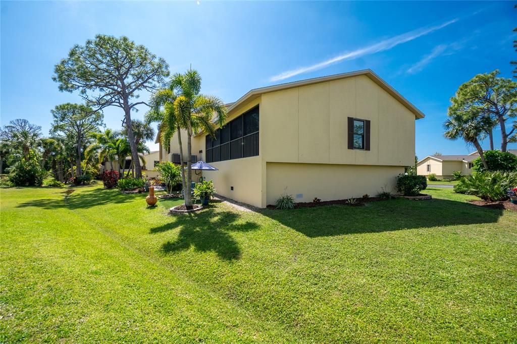 На продажу: $169,900 (2 спален, 2 ванн, 950 Квадратных фут)