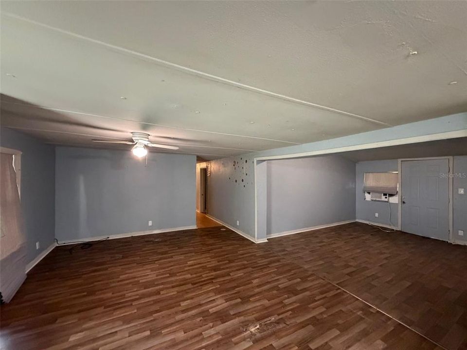 For Sale: $162,000 (3 beds, 1 baths, 784 Square Feet)