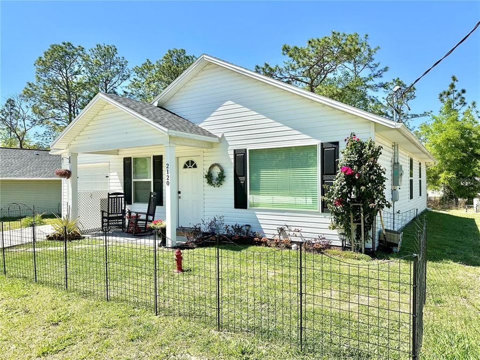 For Sale: $275,000 (3 beds, 2 baths, 1075 Square Feet)