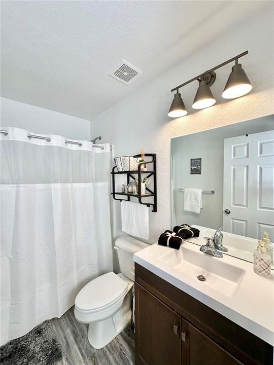 For Sale: $275,000 (3 beds, 2 baths, 1075 Square Feet)