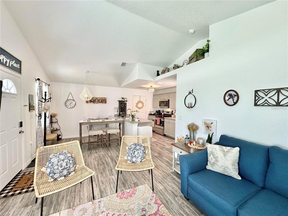 For Sale: $275,000 (3 beds, 2 baths, 1075 Square Feet)