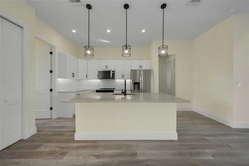 На продажу: $489,000 (3 спален, 2 ванн, 1810 Квадратных фут)