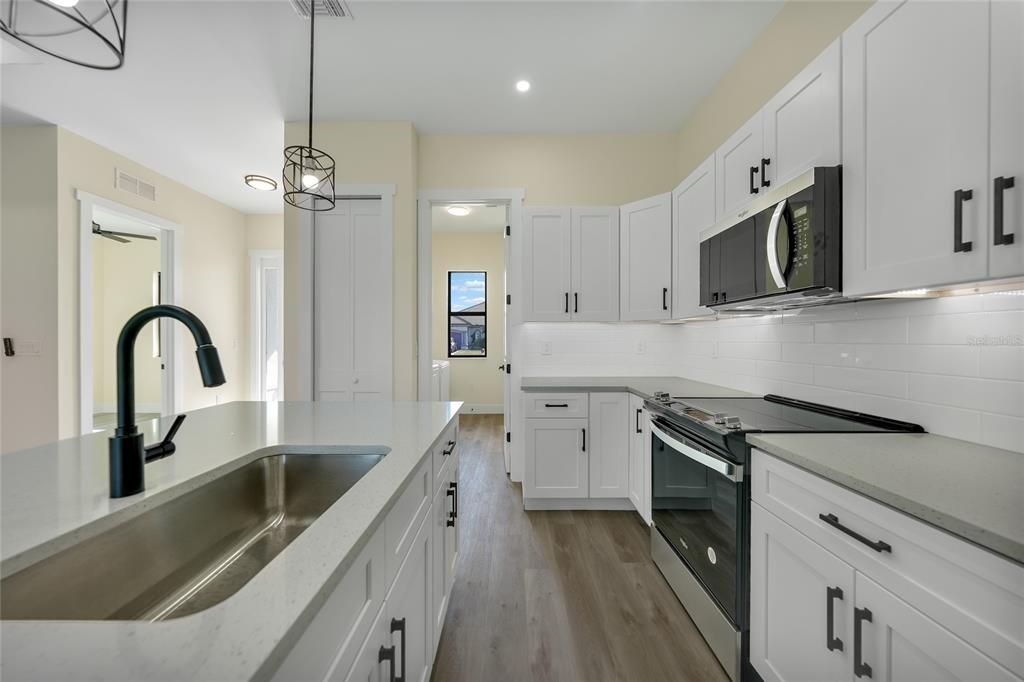 На продажу: $489,000 (3 спален, 2 ванн, 1810 Квадратных фут)