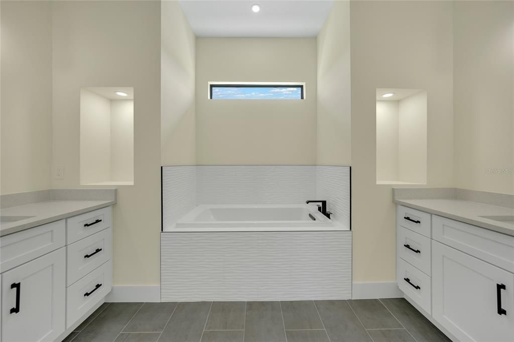 На продажу: $489,000 (3 спален, 2 ванн, 1810 Квадратных фут)