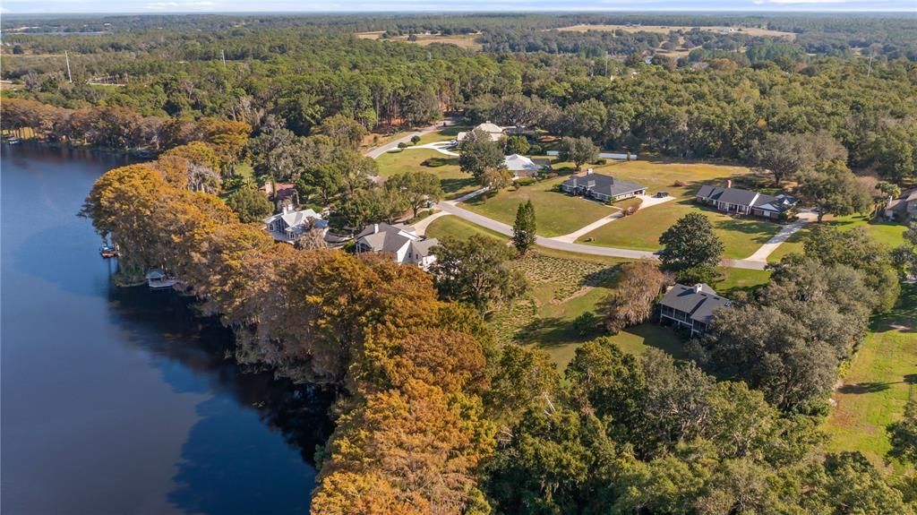 待售: $545,000 (1.27 acres)