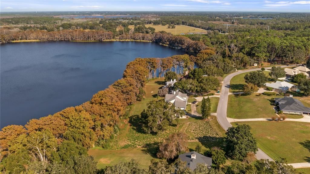 待售: $545,000 (1.27 acres)