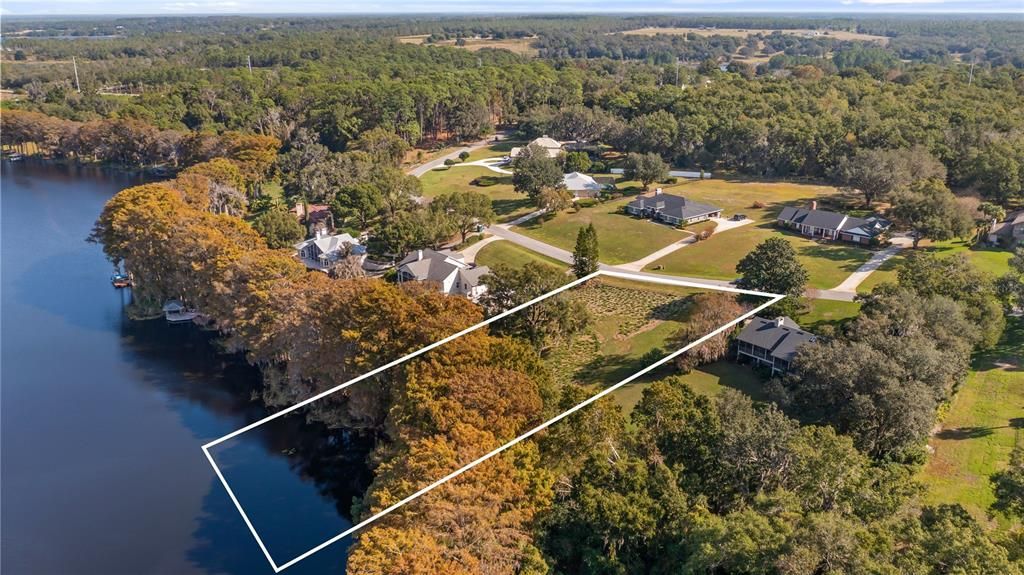 待售: $545,000 (1.27 acres)