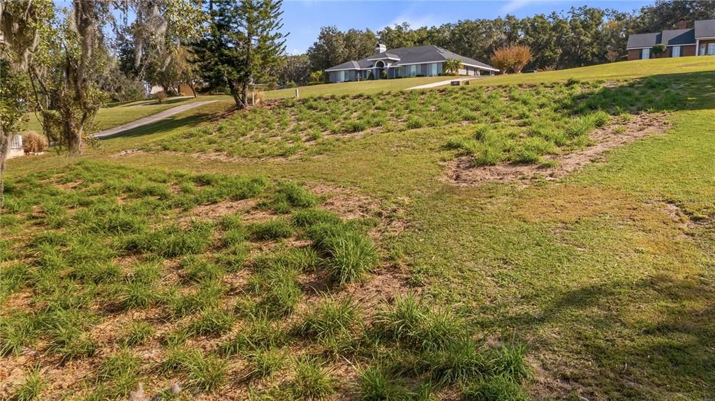 待售: $545,000 (1.27 acres)