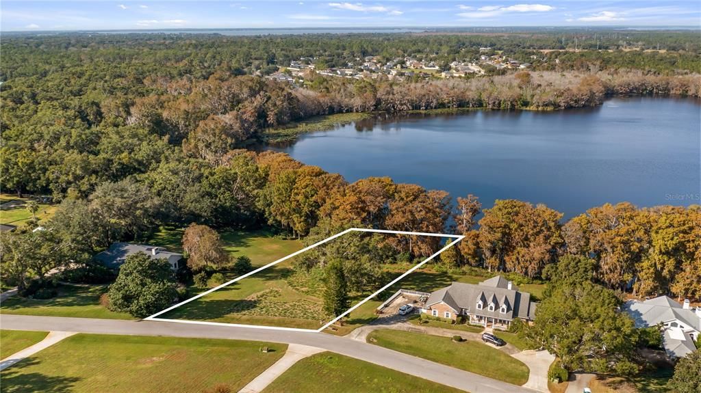 待售: $545,000 (1.27 acres)