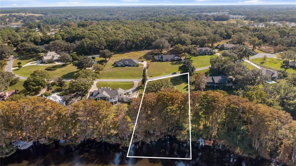 待售: $545,000 (1.27 acres)