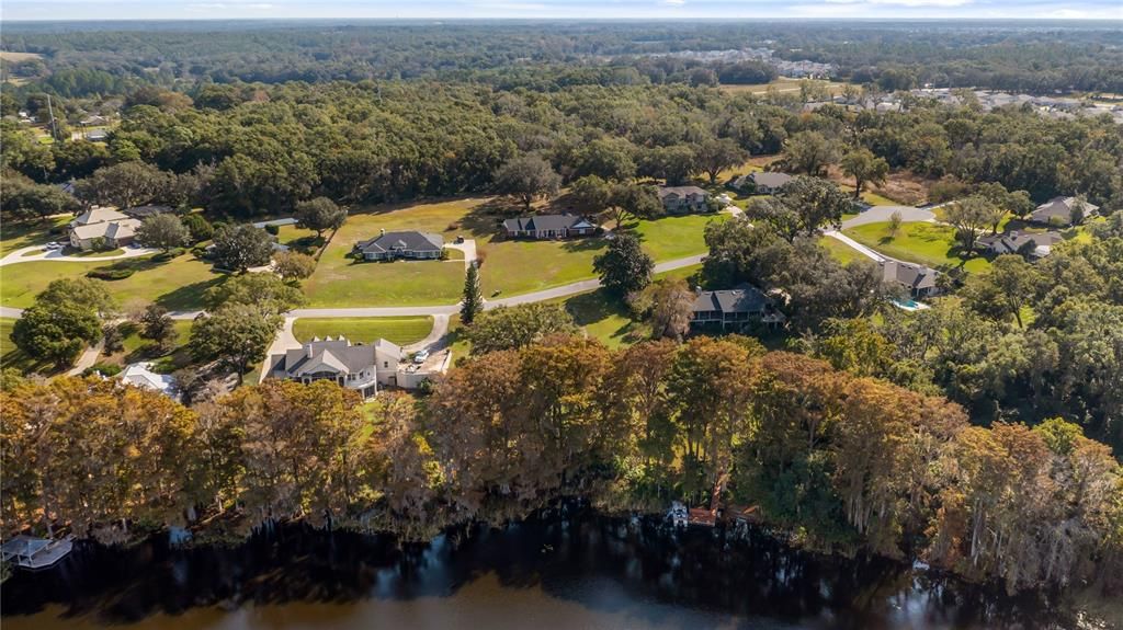 待售: $545,000 (1.27 acres)