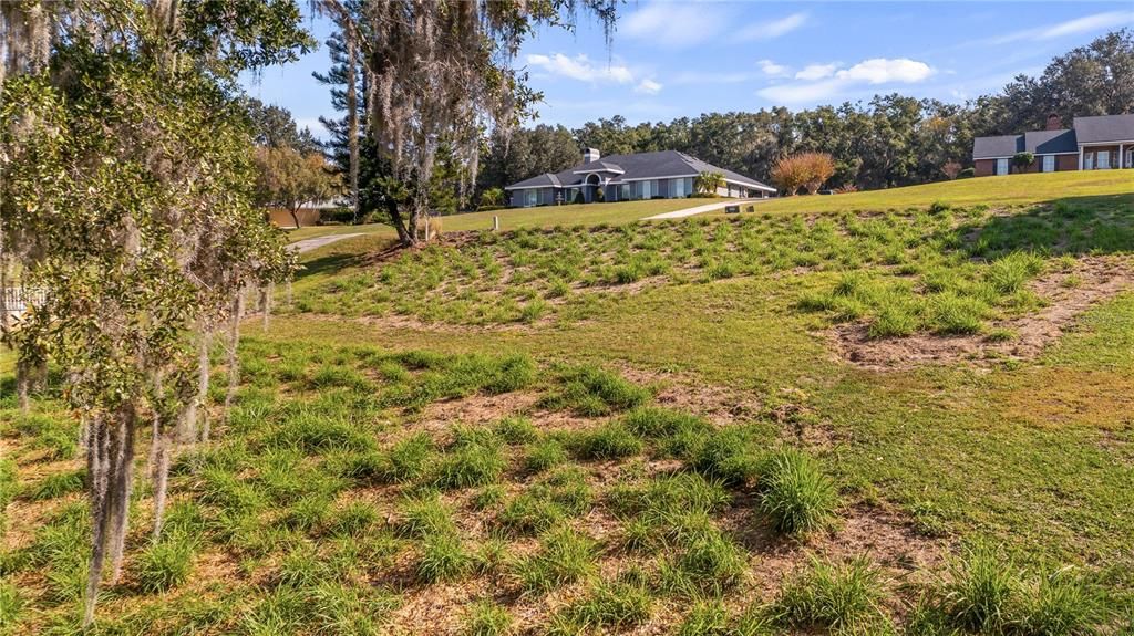 待售: $545,000 (1.27 acres)