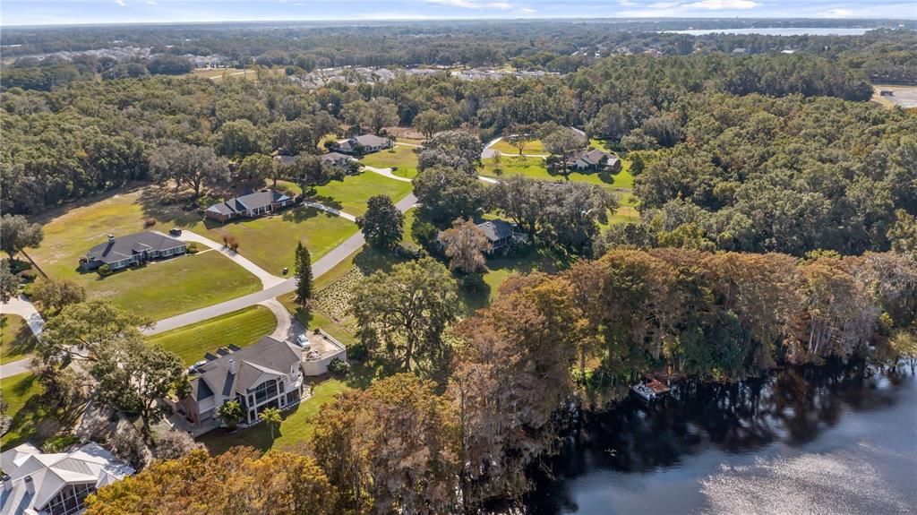 待售: $545,000 (1.27 acres)