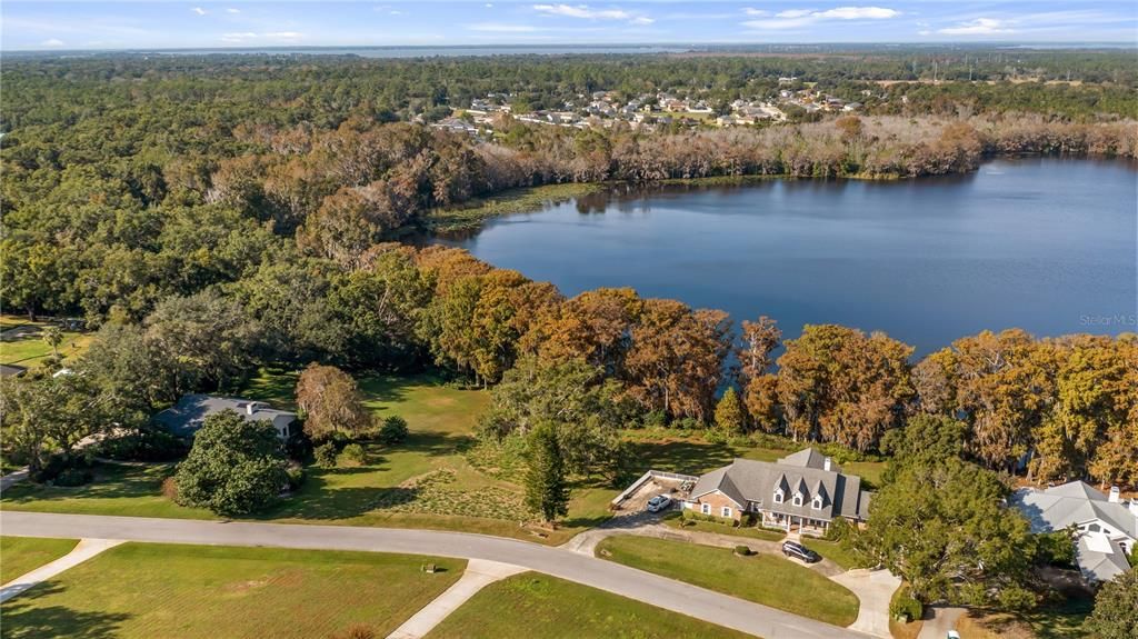 待售: $545,000 (1.27 acres)