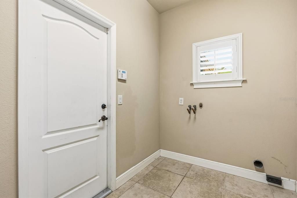 For Sale: $359,990 (4 beds, 2 baths, 2193 Square Feet)