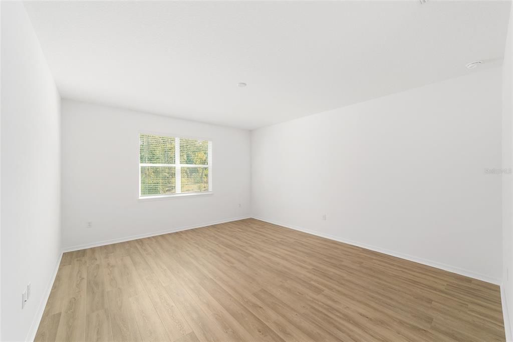 Active With Contract: $356,000 (3 beds, 2 baths, 1967 Square Feet)