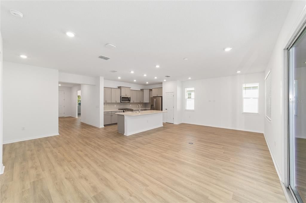 Active With Contract: $356,000 (3 beds, 2 baths, 1967 Square Feet)