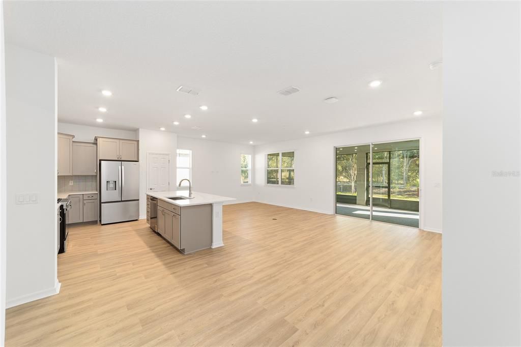 Active With Contract: $356,000 (3 beds, 2 baths, 1967 Square Feet)