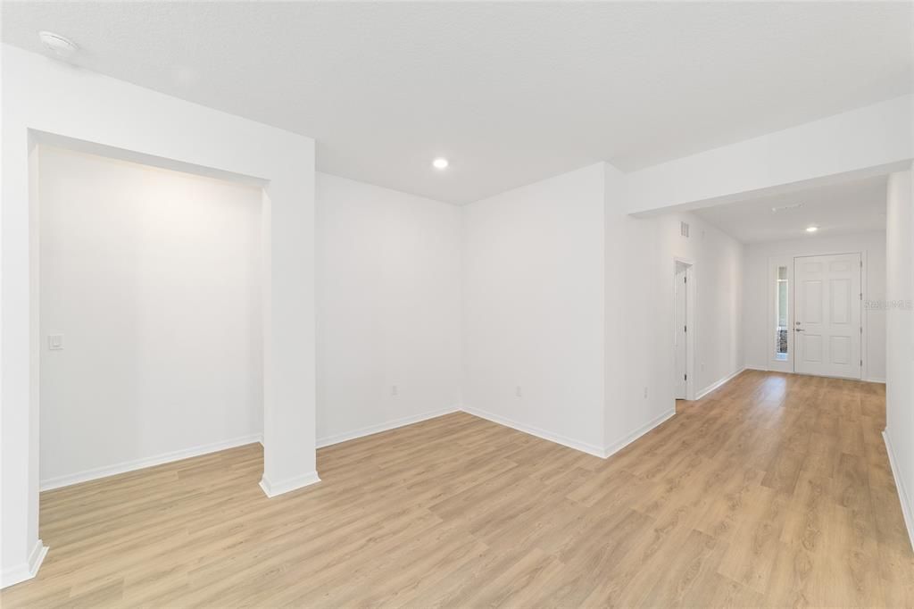 Active With Contract: $356,000 (3 beds, 2 baths, 1967 Square Feet)