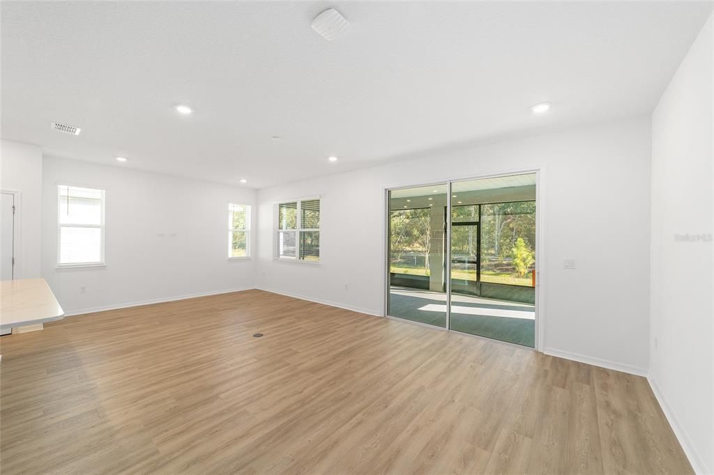 Active With Contract: $356,000 (3 beds, 2 baths, 1967 Square Feet)