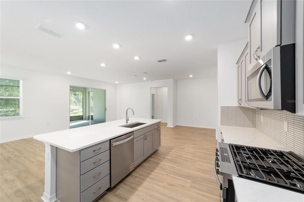 Active With Contract: $356,000 (3 beds, 2 baths, 1967 Square Feet)