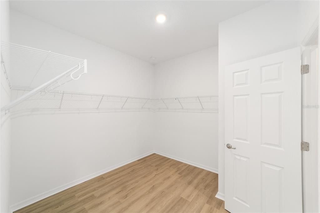 Active With Contract: $356,000 (3 beds, 2 baths, 1967 Square Feet)