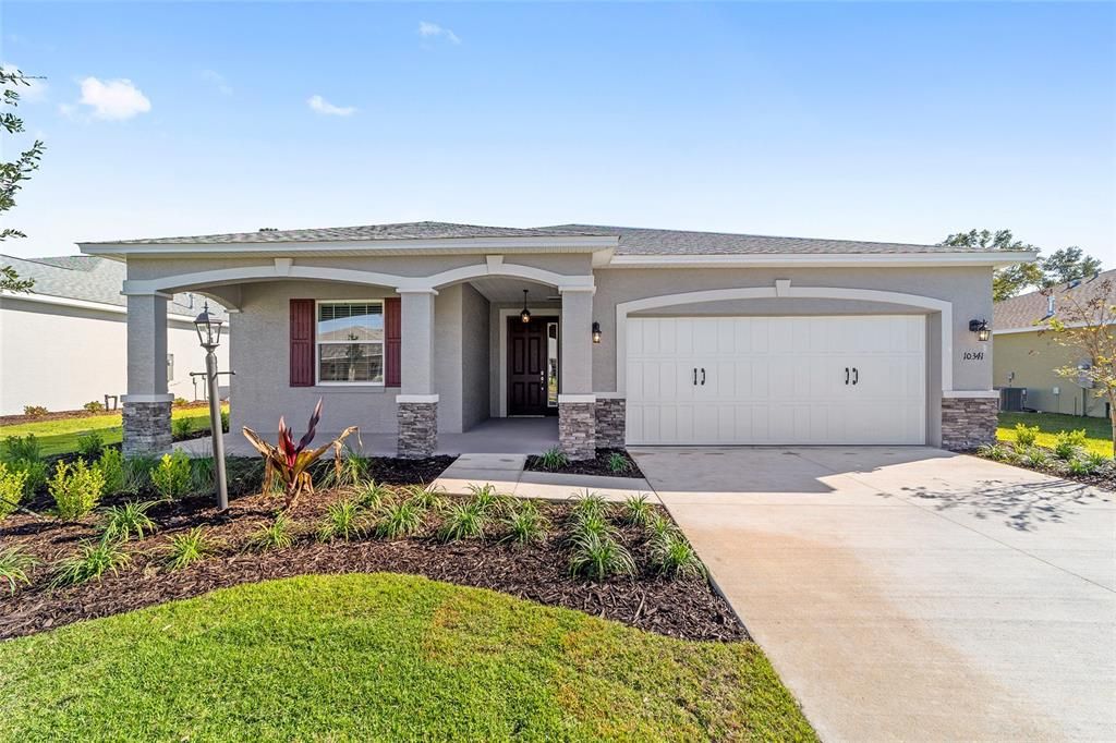 Active With Contract: $356,000 (3 beds, 2 baths, 1967 Square Feet)