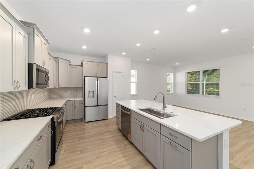 Active With Contract: $356,000 (3 beds, 2 baths, 1967 Square Feet)