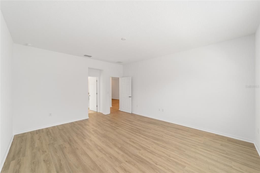 Active With Contract: $356,000 (3 beds, 2 baths, 1967 Square Feet)