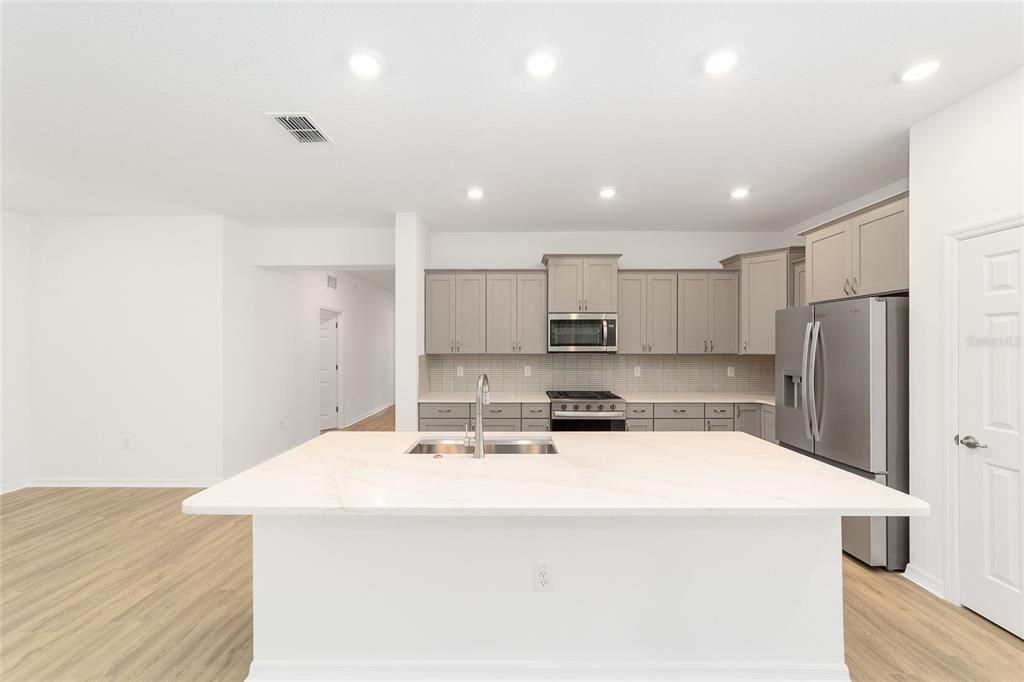 Active With Contract: $356,000 (3 beds, 2 baths, 1967 Square Feet)