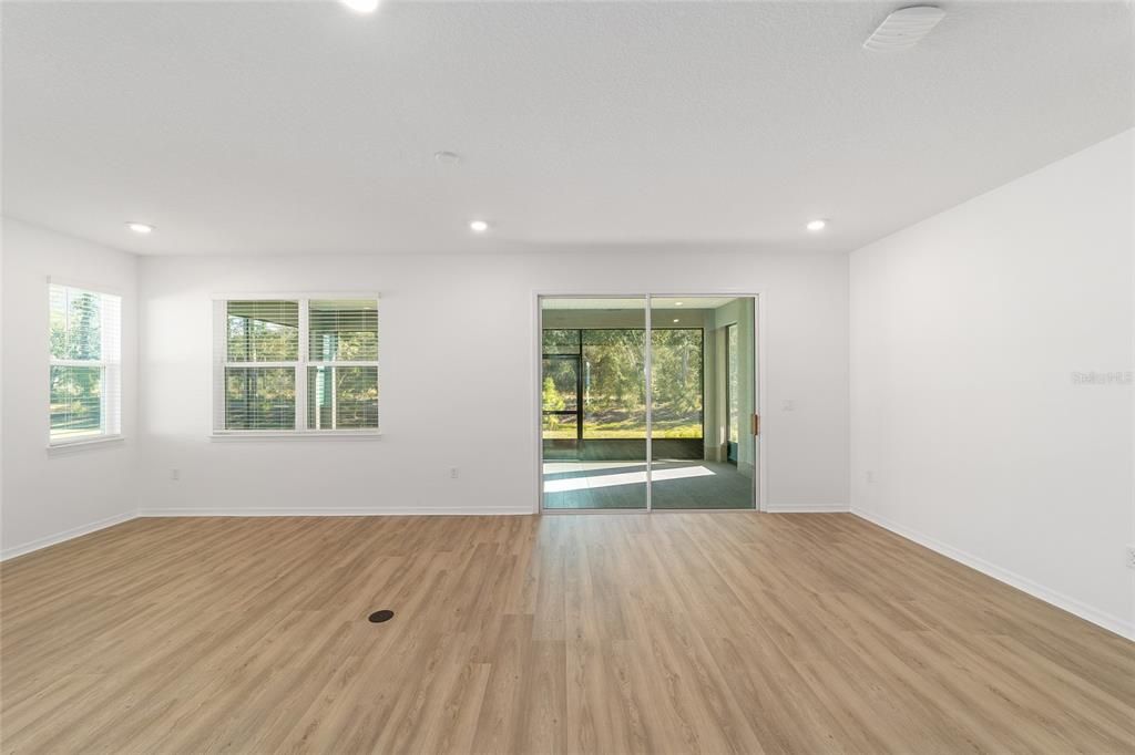 Active With Contract: $356,000 (3 beds, 2 baths, 1967 Square Feet)