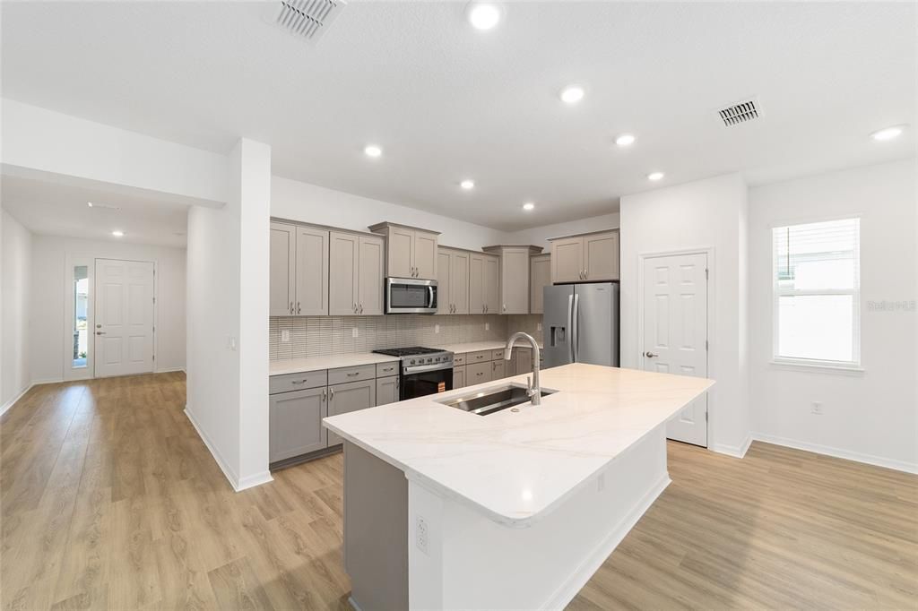 Active With Contract: $356,000 (3 beds, 2 baths, 1967 Square Feet)