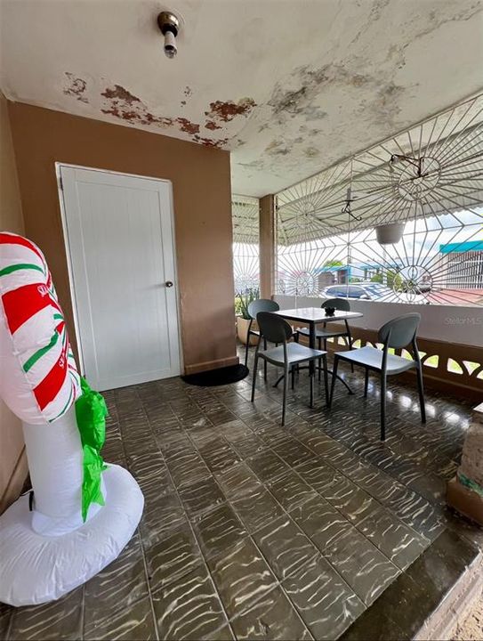 For Sale: $155,000 (3 beds, 1 baths, 1200 Square Feet)