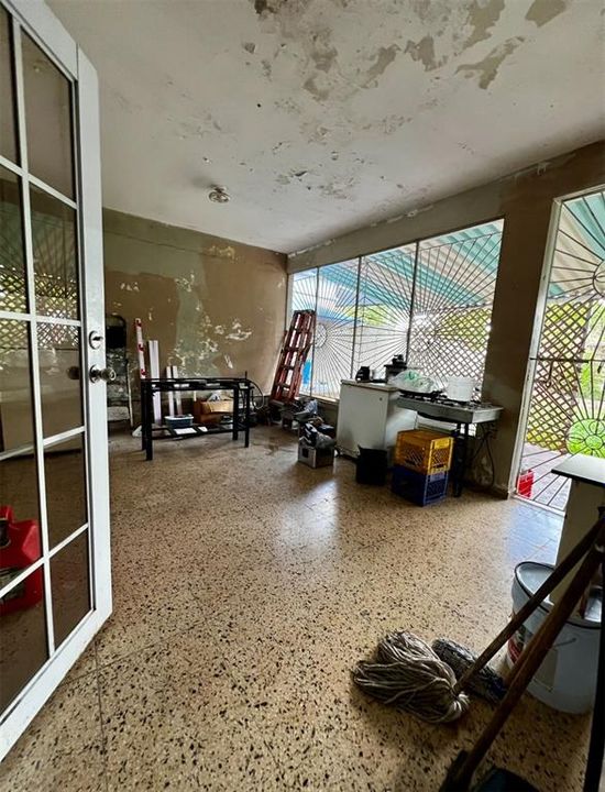 For Sale: $155,000 (3 beds, 1 baths, 1200 Square Feet)