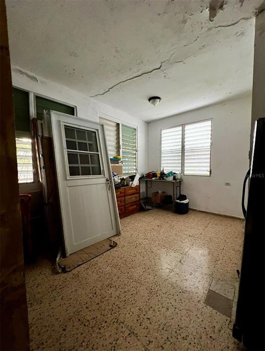 For Sale: $155,000 (3 beds, 1 baths, 1200 Square Feet)