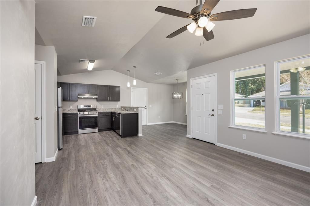 For Sale: $250,000 (3 beds, 2 baths, 1166 Square Feet)