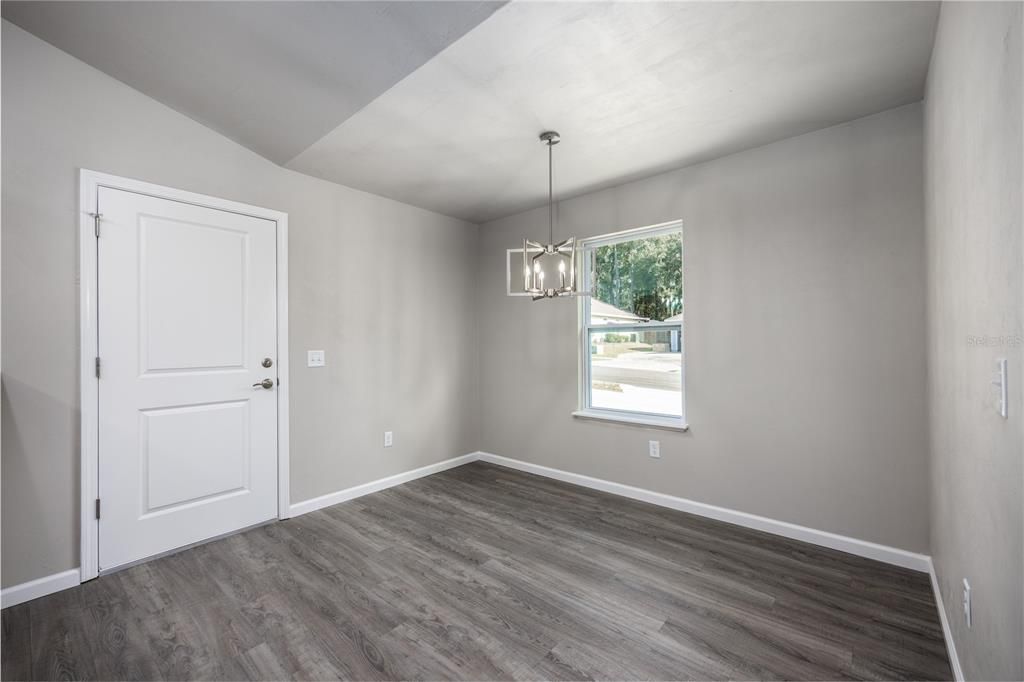 For Sale: $250,000 (3 beds, 2 baths, 1166 Square Feet)