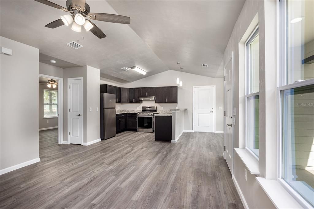 For Sale: $250,000 (3 beds, 2 baths, 1166 Square Feet)