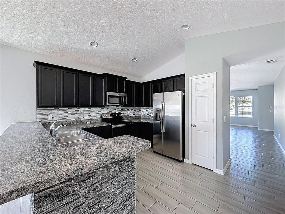 В аренду: $2,200 (4 спален, 2 ванн, 1972 Квадратных фут)