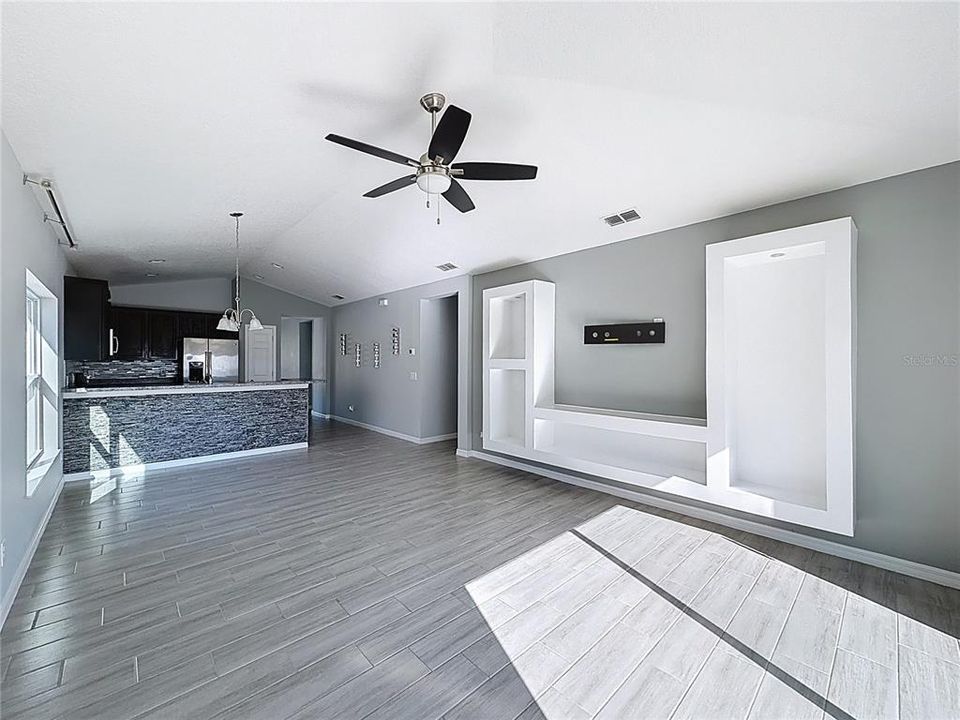 В аренду: $2,200 (4 спален, 2 ванн, 1972 Квадратных фут)